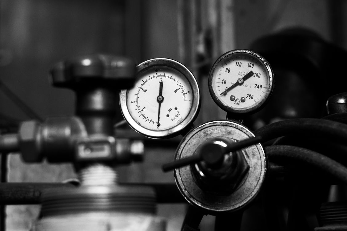 Close-up of a pressure gauge on a refrigerant circuit, used to read R-134a operating pressures